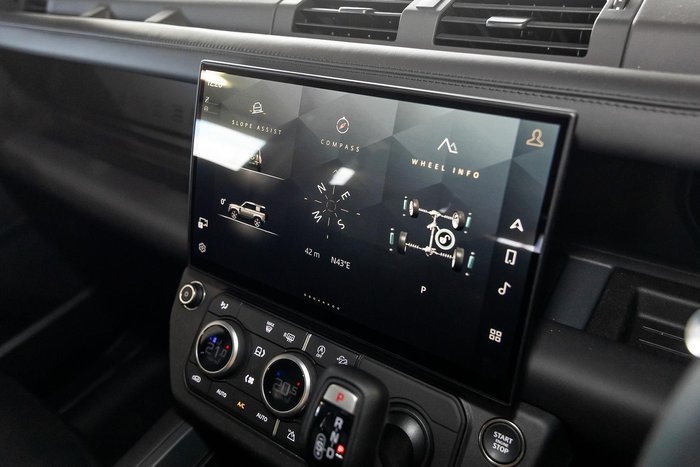 2025 Land Rover Defender 90 P425 X-Dynamic SE