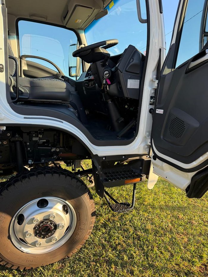 2025 Isuzu N Series NPS 75/45-155 White
