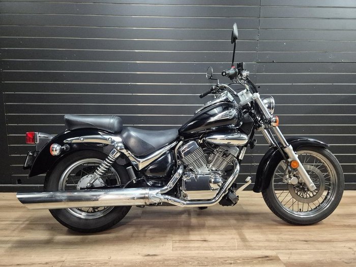SUZUKI VL250 (LC250 INTRUDER)