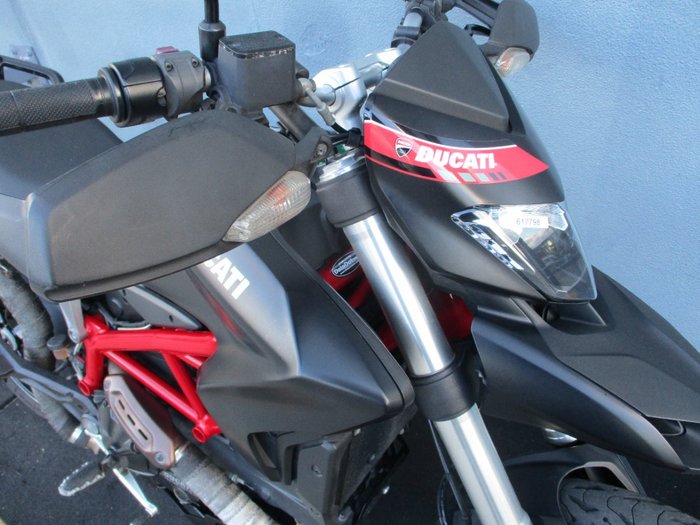 2013 DUCATI HYPERMOTARD 821 Black