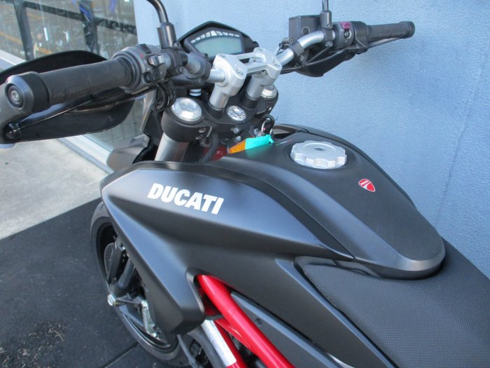2013 DUCATI HYPERMOTARD 821 Black
