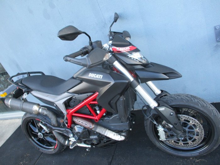 2013 DUCATI HYPERMOTARD 821 Black