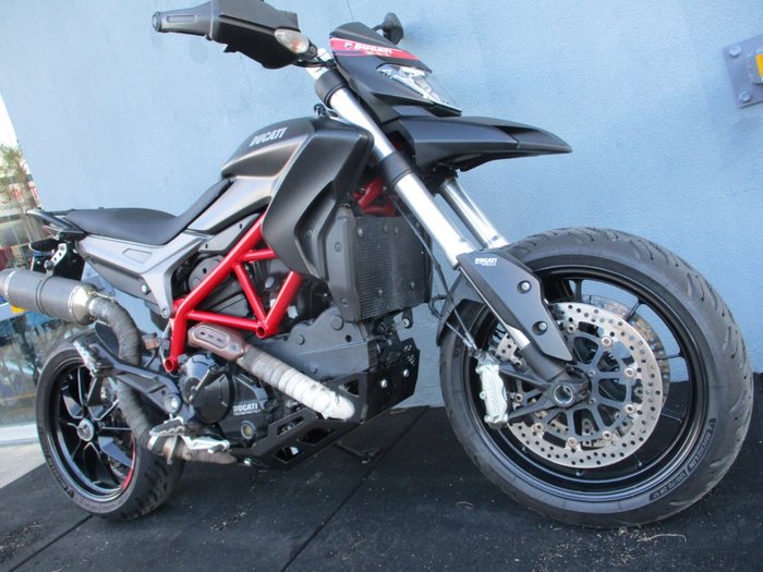 2013 DUCATI HYPERMOTARD 821 Black