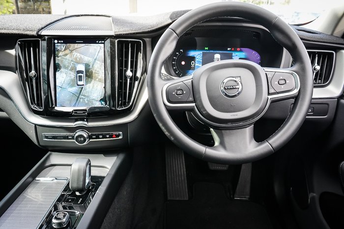 2022 Volvo XC60 Plus B5