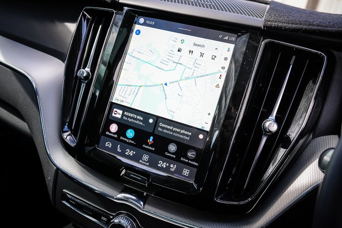 2022 Volvo XC60 Plus B5