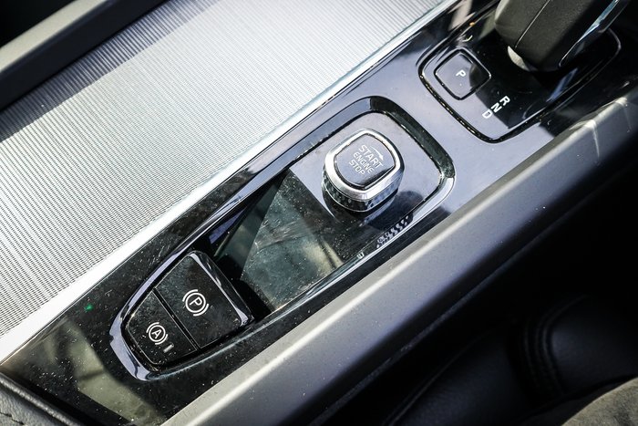 2022 Volvo XC60 Plus B5