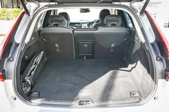 2022 Volvo XC60 Plus B5