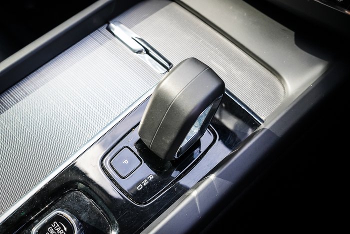 2022 Volvo XC60 Plus B5