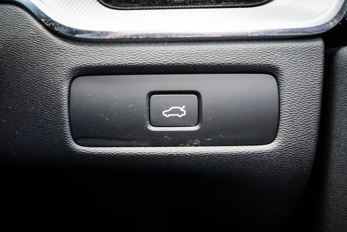 2022 Volvo XC60 Plus B5