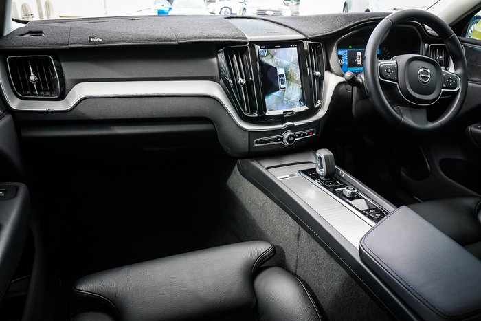 2022 Volvo XC60 Plus B5