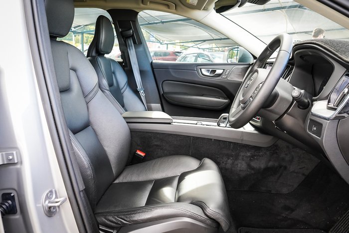 2022 Volvo XC60 Plus B5