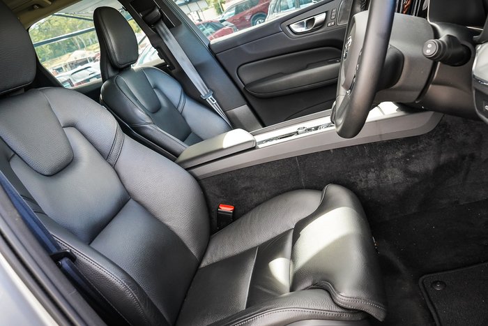 2022 Volvo XC60 Plus B5