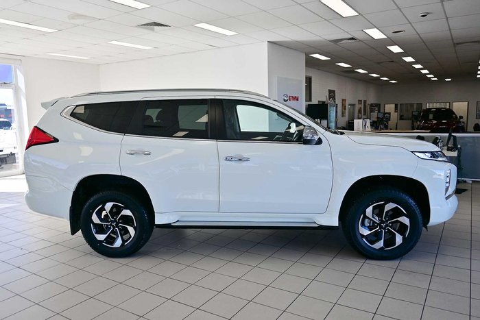 2025 Mitsubishi Pajero Sport GLS