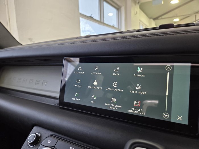 2021 Land Rover Defender 110 D300 X-Dynamic HSE