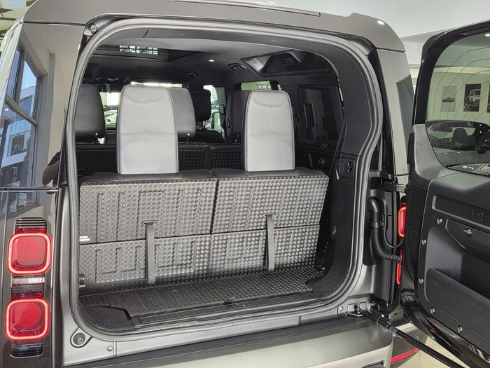 2021 Land Rover Defender 110 D300 X-Dynamic HSE