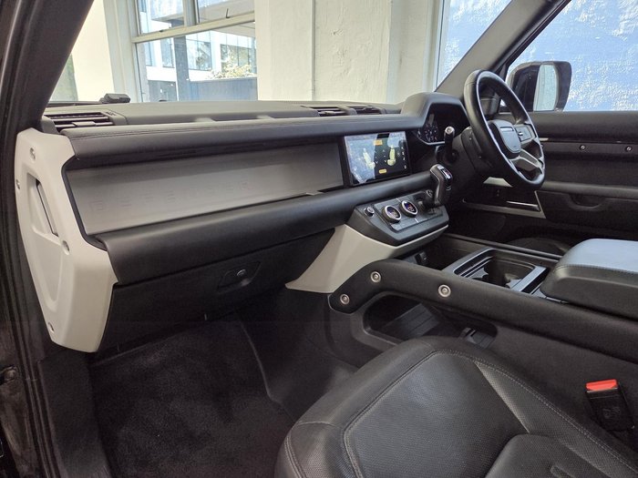 2021 Land Rover Defender 110 D300 X-Dynamic HSE
