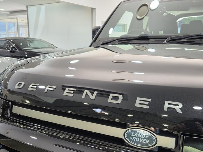 2021 Land Rover Defender 110 D300 X-Dynamic HSE
