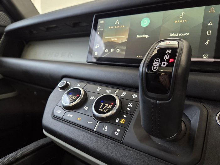 2021 Land Rover Defender 110 D300 X-Dynamic HSE