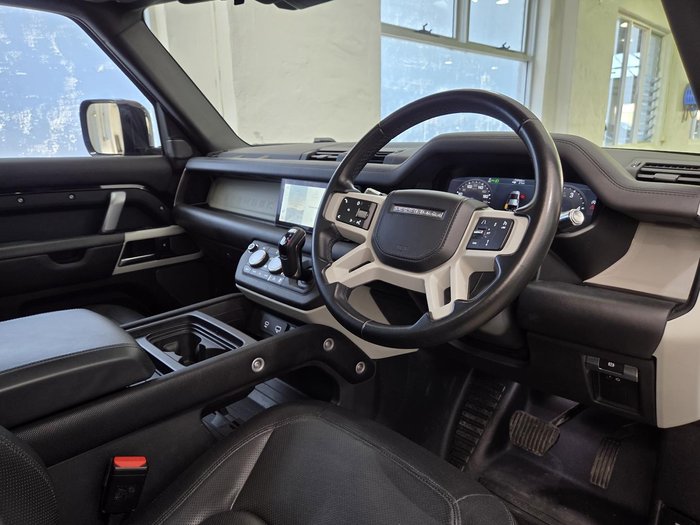 2021 Land Rover Defender 110 D300 X-Dynamic HSE