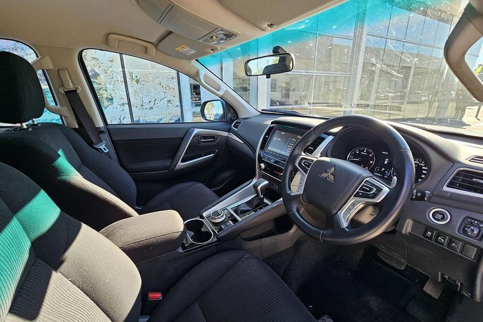 2024 Mitsubishi Pajero Sport GLX