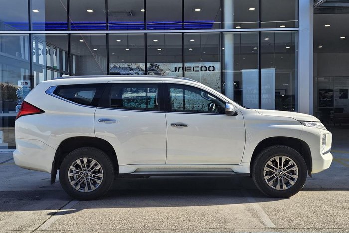 2024 Mitsubishi Pajero Sport GLX