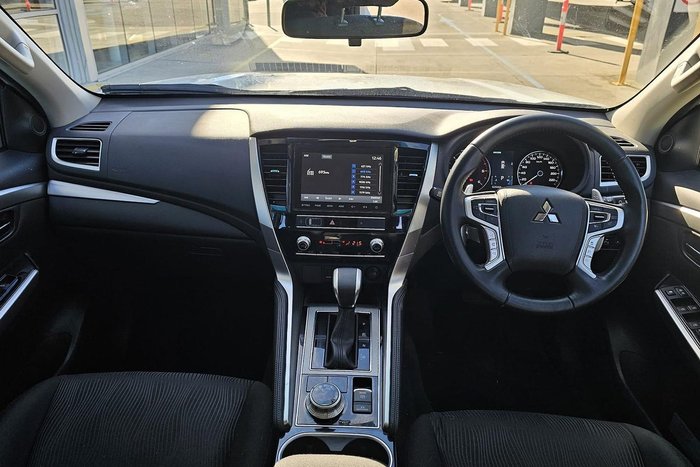 2024 Mitsubishi Pajero Sport GLX