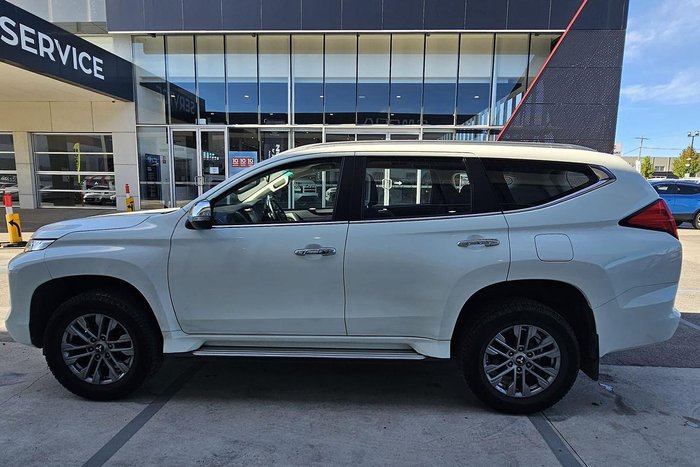 2024 Mitsubishi Pajero Sport GLX