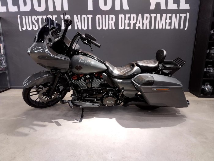 2018 Harley-Davidson CVO Road Glide 117 (FLTRXSE) Touring