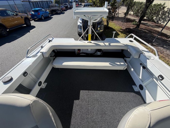 2026 QUINTREX 430 Fishabout Pro