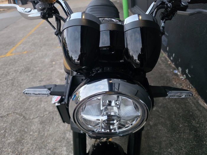 2026 Kawasaki Z900RS (ZR900C) RED