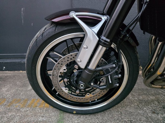 2026 Kawasaki Z900RS (ZR900C) RED