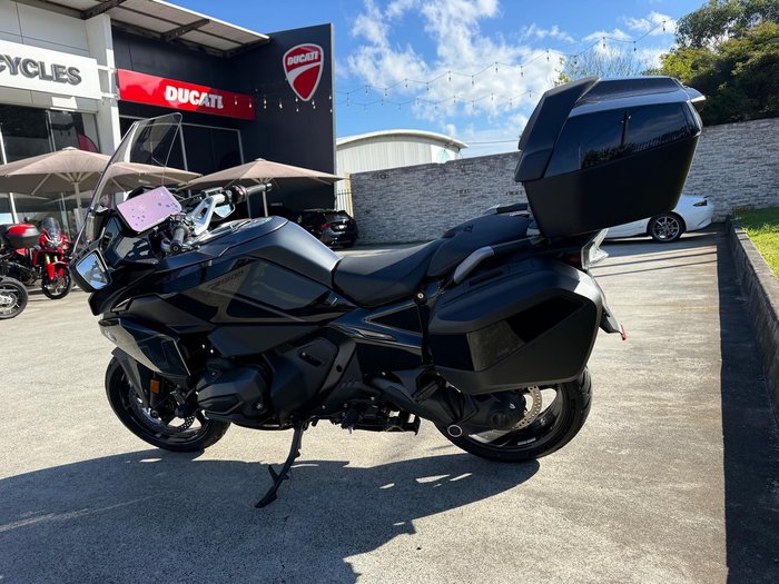 2026 BMW R 1300 RT Triple Black