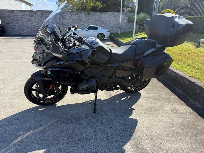 2026 BMW R 1300 RT Triple Black