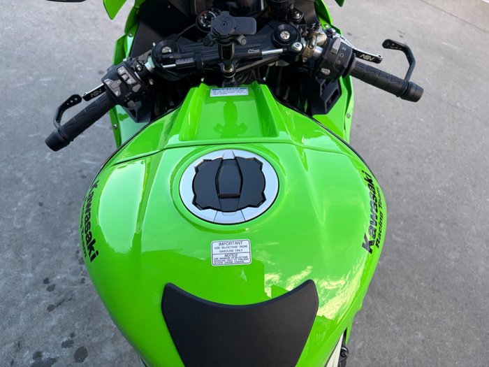 2025 Kawasaki NINJA ZX-10R Green