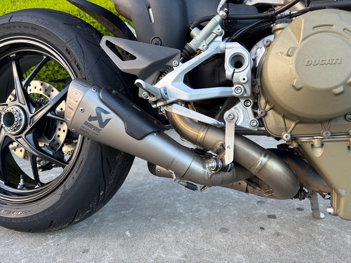 2020 DUCATI STREETFIGHTER V4 Red