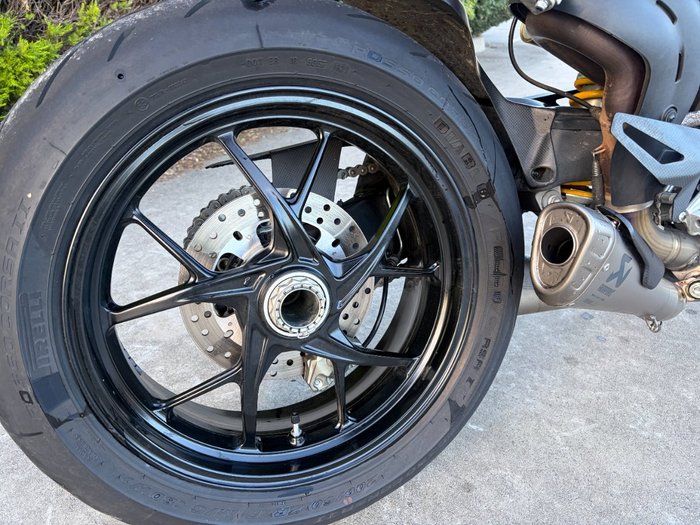 2020 DUCATI STREETFIGHTER V4 Red