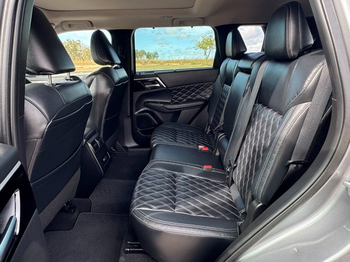 2022 Mitsubishi Outlander Exceed