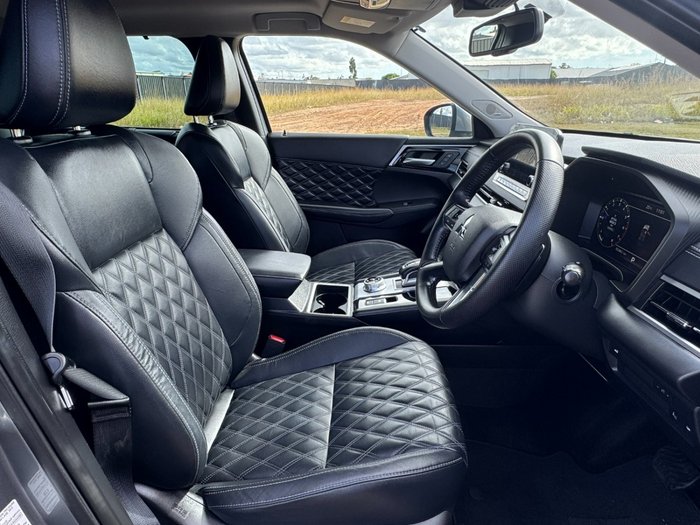 2022 Mitsubishi Outlander Exceed