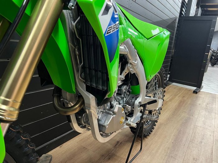 2026 Kawasaki 2026 Kawasaki KX252 MOTOCROSS Green