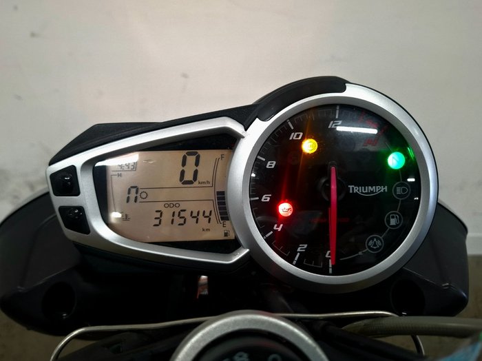 2014 Triumph STREET TRIPLE 660 Red