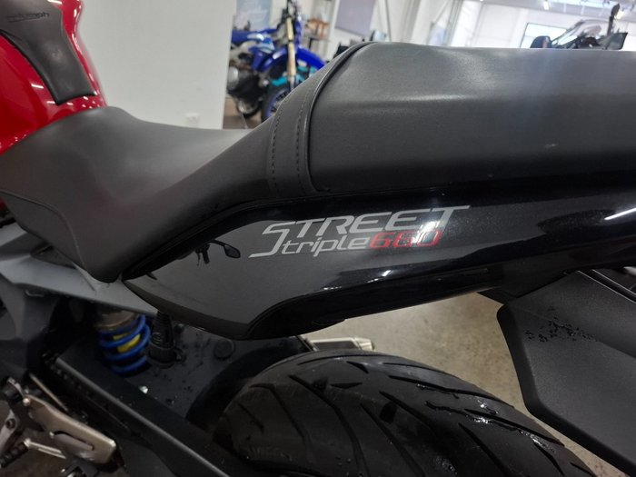 2014 Triumph STREET TRIPLE 660 Red