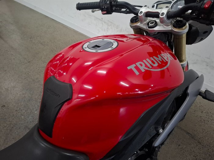 2014 Triumph STREET TRIPLE 660 Red