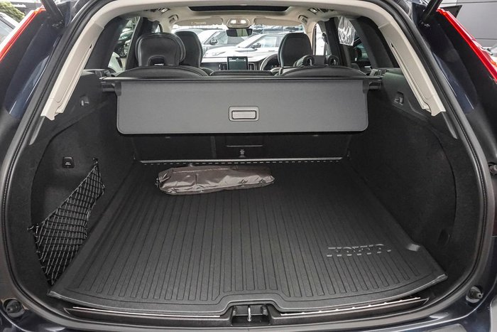 2025 Volvo XC60 Ultra B5 Dark