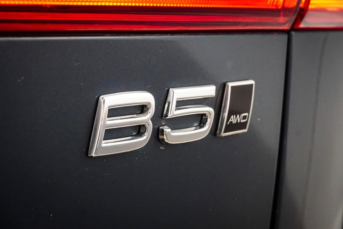 2025 Volvo XC60 Ultra B5 Dark