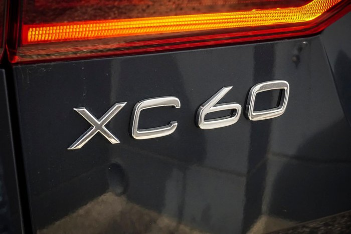 2025 Volvo XC60 Ultra B5 Dark