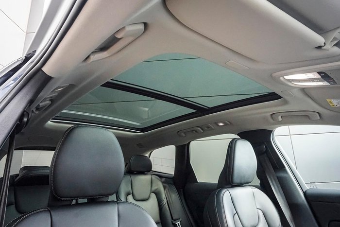 2025 Volvo XC60 Ultra B5 Dark