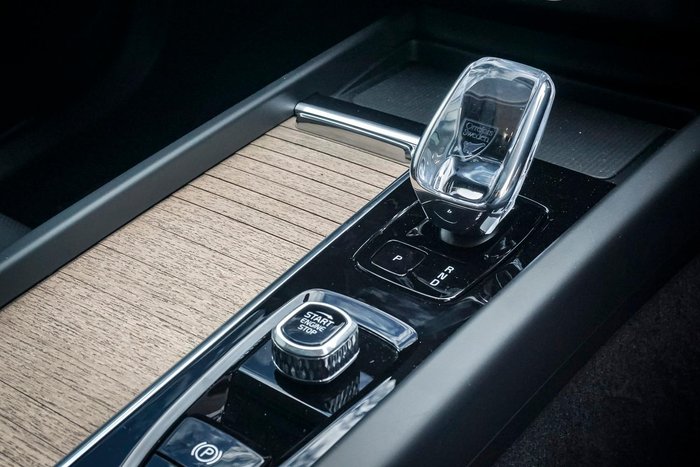 2025 Volvo XC60 Ultra B5 Dark