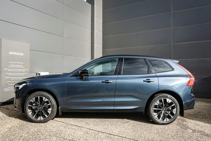 2025 Volvo XC60 Ultra B5 Dark