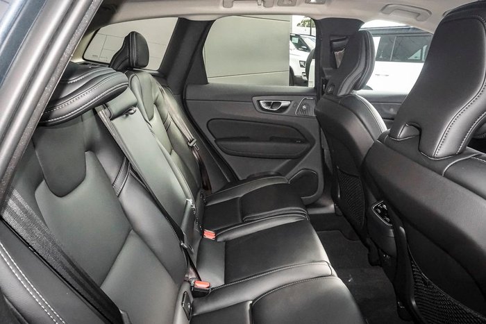 2025 Volvo XC60 Ultra B5 Dark