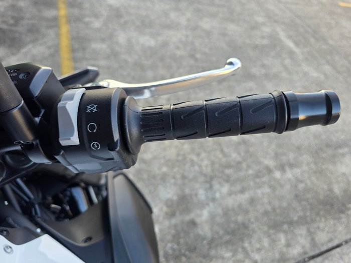 2026 Kawasaki Z900 (ZR900STFNN) WHITE